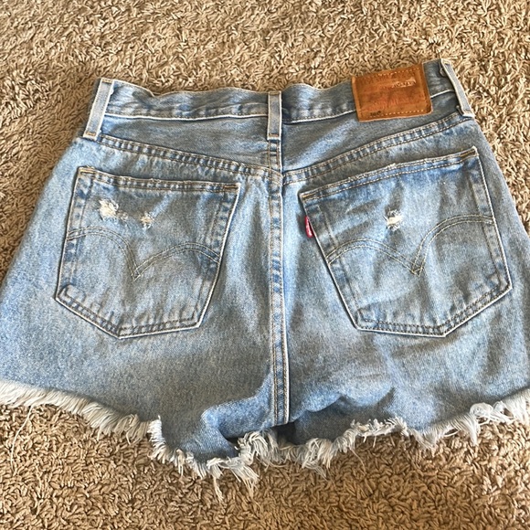 Levi’s premium 50 women’s distressed blue Jean shorts size 25 - Picture 3 of 7